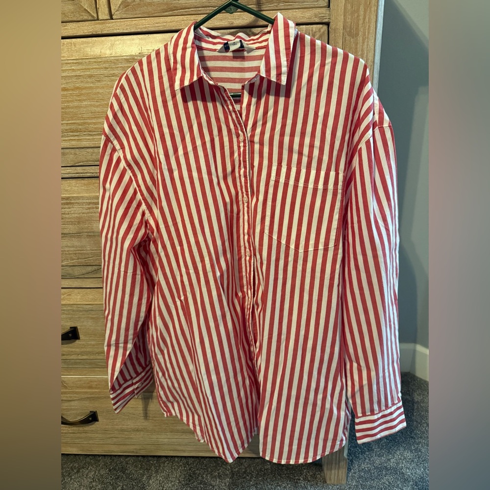 Old Navy Red and White Striped Women’s Boyfriend Button Down Shirt, NOT A MEDIUM